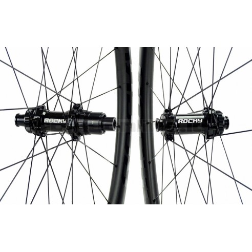 Ruote Carbonio strada ROCKYROAD 39C DISC  / ROCKY SP Road Straightpull Center Lock da 1.250g
