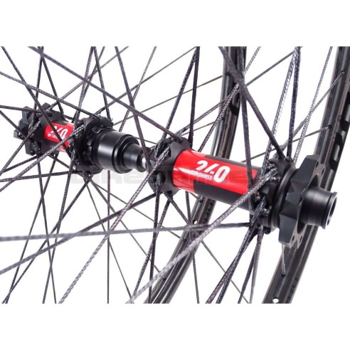 Ruote MTB carbonio ROCKY KOM 27C BERD / DT Swiss 240 EXP SP 6 FORI 1.030g