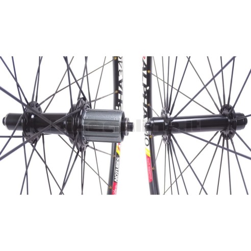 Ruote strada alluminio Notubes ZTR Alpha 340 tubeless / ROCKY ROAD J SL 1.265g dettaglio mozzi
