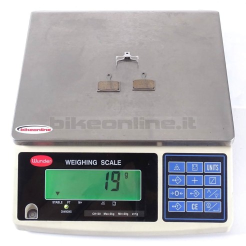 Shimano - BP-G04TI-MX Metal Disc Brake Pads with titanium support 19g_weight on the scale