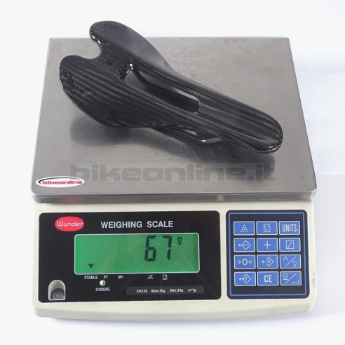Gelu Carbon Creation E-1 superlight carbon saddle 65g_weight on the scale