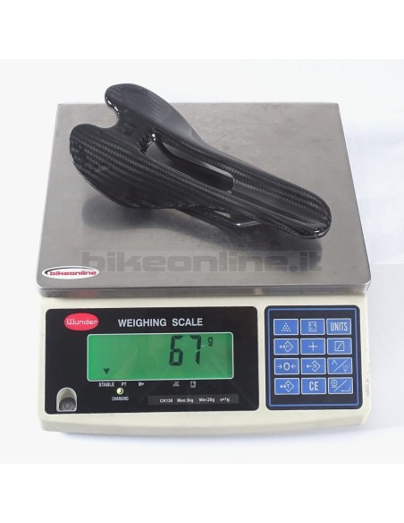 Gelu Carbon Creation E-1 sella superleggera in carbonio 65g_peso sulla bilancia