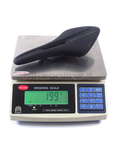 Fizik - Arione R1 Open regular saddle 199g_weight on the scale