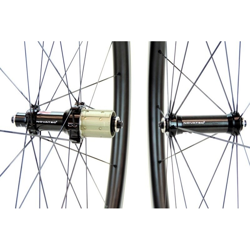 Ruote strada carbon ROADLITE CARBON 33x26 TUBULAR / NOVATEC SP CARBON 1.165g